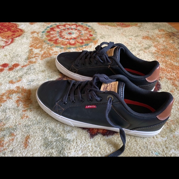 Men’s Levi’s shoes . Work once - Picture 2 of 3